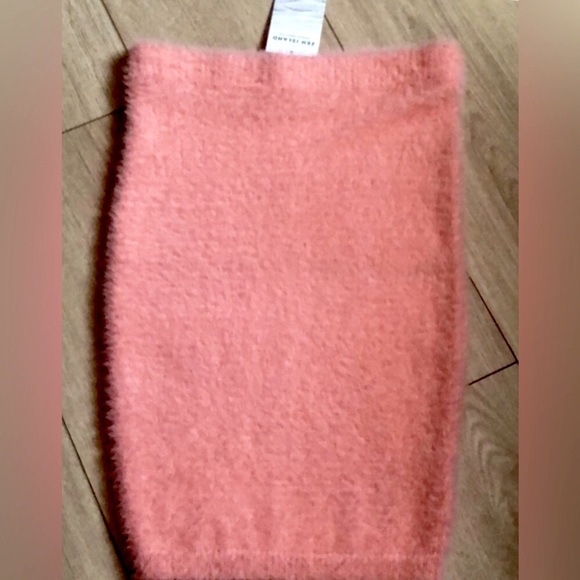 Hot & Delicious fuzzy, knit, eyelash or boucle style in skirt coral pink NEW - Picture 4 of 14